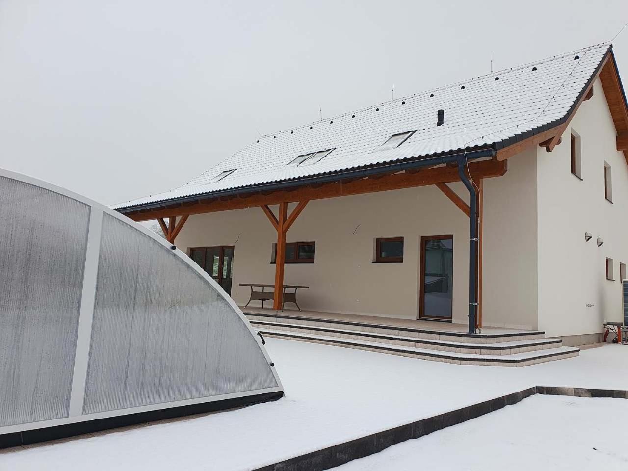 Holiday House Adam Prosecne Exterior foto